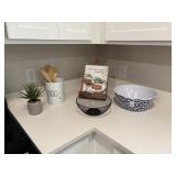 6PC ASSORTED KITCHEN ITEMS