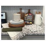 ASSORTED KITCHEN ITEMS