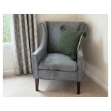 ACCENT CHAIR