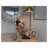 ASSORTED DECOR ITEMS