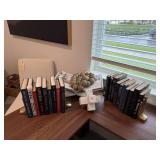 ASSORTED DECOR ITEMS