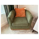 SWIVEL CHAIR