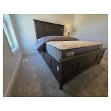 QUEEN BED