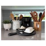 ASSORTED KITCHEN ACCESSORIES