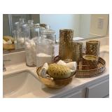 ASSORTED BATH ITEMS