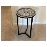 ACCENT TABLE