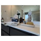 ASSORTED BATHROOM ITEMS