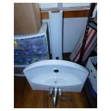 Porcelain pedestal sink w/ faucet fixture