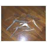 8 wooden hangers - Universal nail / hair dryer in