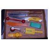 Kitchen utensils: Sifters - Knives - Measuring