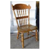 Carved oak spindle back dining chair w/ hip