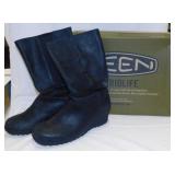 Nice pair of Keen ladies Akita leather Winter