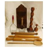 3 wooden rolling pins - 2 vintage mashers -