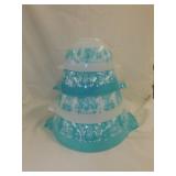 Pyrex Cinderella bowl set in original box