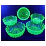 5 uranium glass bowls - Pedestal dish
