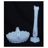 Vintage Westmoreland milk glass bud vase w/ 8