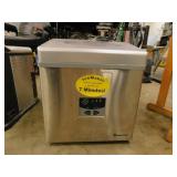 Magic Chef countertop ice maker, model MCIM 30