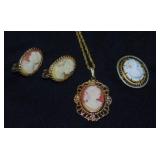 Cameo pendant & chain necklace 11" long  w/