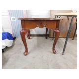 End table, 21" x 26" x 21" tall