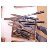 2 Malco hand seamers - 2 welding vise grips -