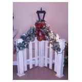 Lighted corner picket fence w/ lantern, 32" wide,