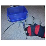 2 pair knee pads - Grease gun