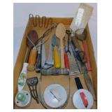 Vintage kitchen utensils - Biscuit cutters -