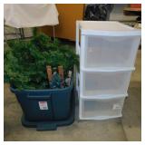 Rubbermaid 14 gal. storage tote w/ lid - Plastic