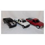 2 Ertl John Deere pickup trucks - Plastic Chevy