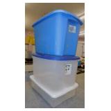 3 storage totes w/ lids