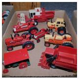 Vintage Ertl tractors & combines: Farmall - Case