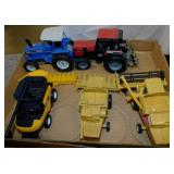 3 Ertl New Holland combines, 1:64 scale: Case