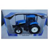 New 2007 Ertl New Holland T6070 tractor in box,