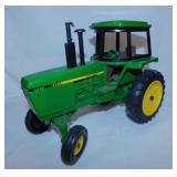 Ertl John Deere 4450 MFWD tractor, 10" long