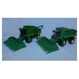 4 Ertl John Deere combine tractors, 1:64 scale