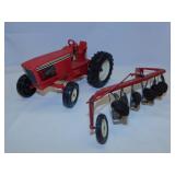 Ertl wide front utility tractor, 8.5" long -