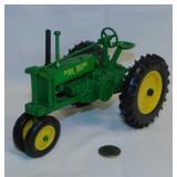 Ertl John Deere narrow front general purpose