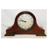 2 mantel clocks, battery operated