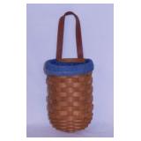 2004 Longaberger Small Gatehouse basket w/ liner