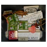 Several home dï¿½cor signs in storage tote w/ lid