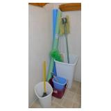 Pool Noodles - 14 qt. bucket - Long handled
