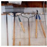 5 lawn & garden tools: Loppers - Rakes - Hoes