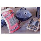Tabletop 14" charcoal grill - Hickor wood chips -