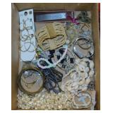Costume jewelry: Shell necklaces - Bracelets -