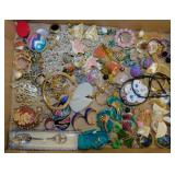 Costume jewelry: Brooch pins - Necklaces -