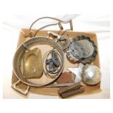 Engraved brass cigar ashtray marked India - Lamp