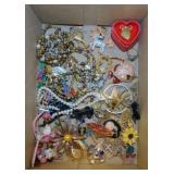 Costume jewelry: Brooch pins - Necklaces - Magnet