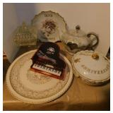 Vintage Jeannette Glass Wedding Box pedestal