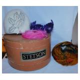 Vintage Stetson hat box - 4 ladies hats one w/