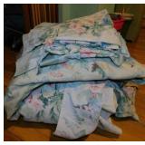 Floral bedspread & matching curtains